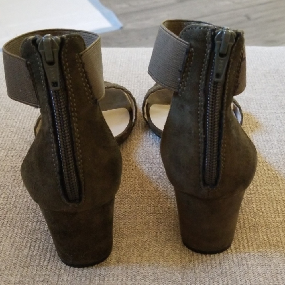 Shoes - Picture 2 of 5